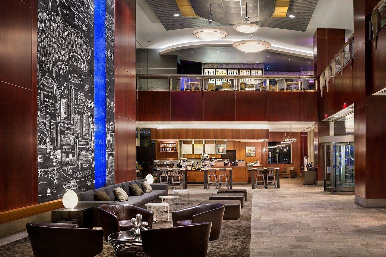 Hyatt Regency Vancouver Exterior foto The lobby of the Renaissance Boston Harborview