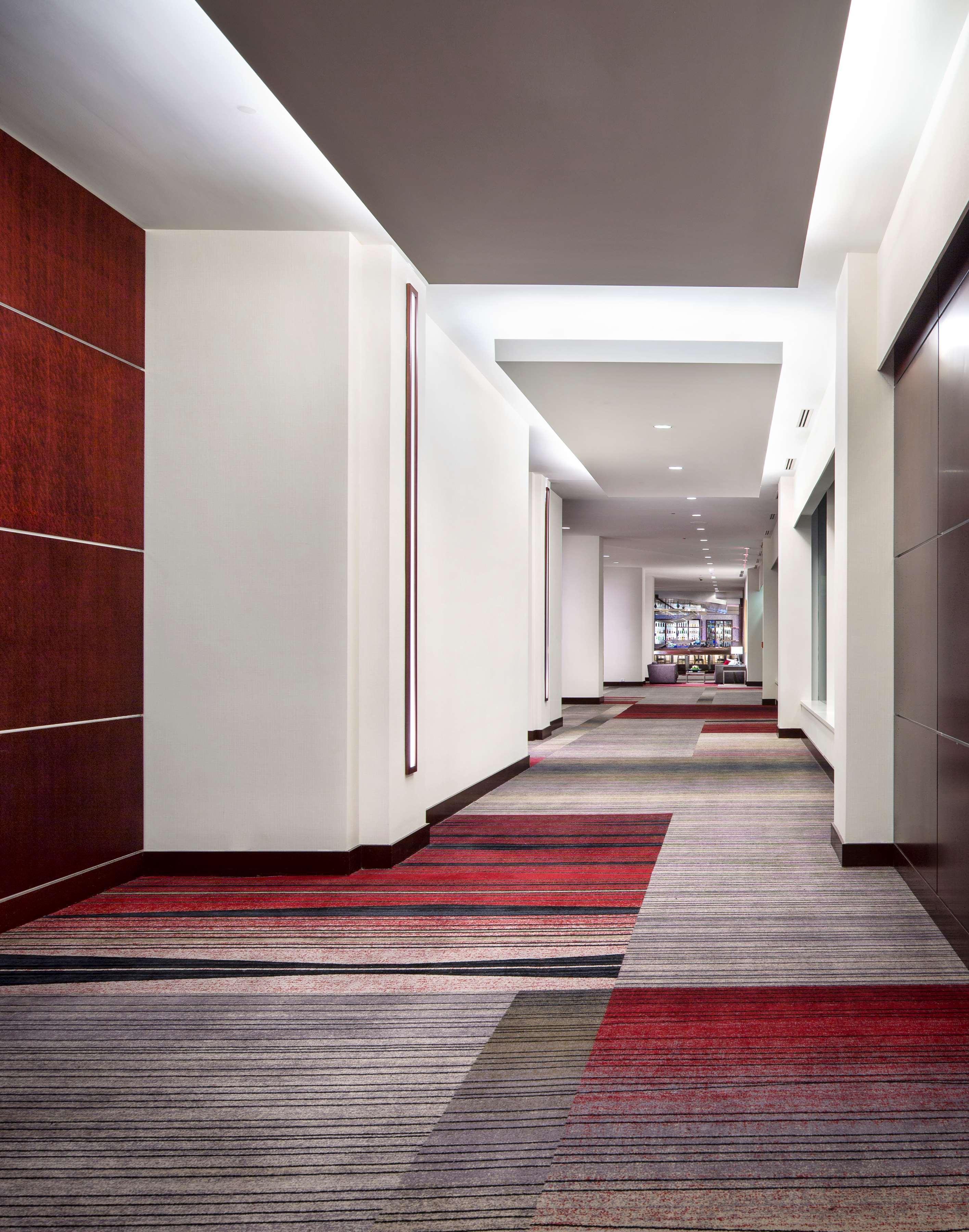 Hyatt Regency Vancouver Exterior foto A corridor in a hotel