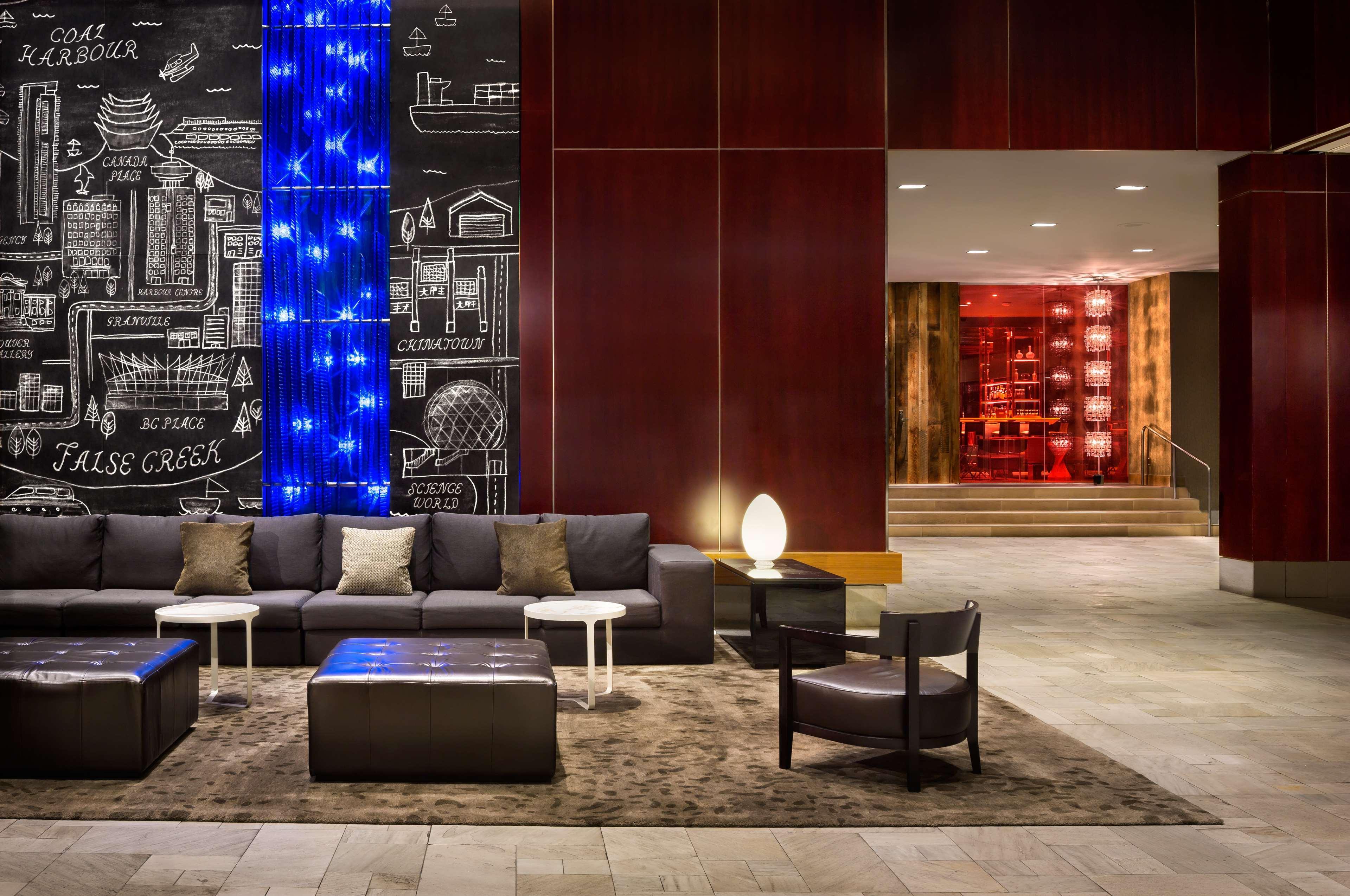Hyatt Regency Vancouver Exterior foto The lobby of the W Dallas Victory